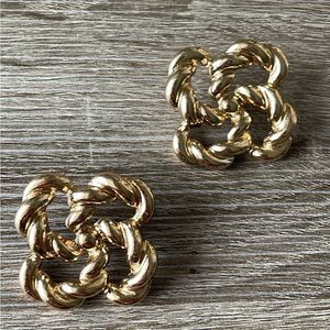 Zara stud earring A83